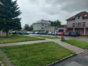 Parkování v Jihlavě XXXVI.: Letos modré zóny nevzniknou nikde, prohlásil primátor
