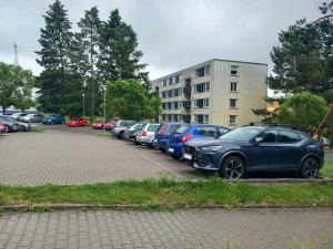 Parkování v Jihlavě XXXVI.: Letos modré zóny nevzniknou nikde, prohlásil primátor