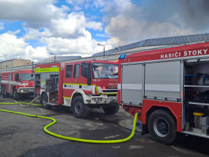 Aktuálně: Požár haly v Brodě. Hoří tam plasty a kartony, zasahuje devět jednotek
