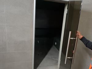 FOTO, VIDEO: Sauna pro 60 lidí i závěsný otočný krb. V Jihlavě vzniká Saunový svět