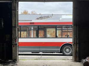 ROZHOVOR: Červený trolejbus je jihlavskou legendou. Petr Příhoda si Karkulku koupil