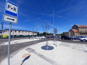 Parkování v Jihlavě XXXVII.: Parkoviště u nádraží není jen pro cestující vlakem
