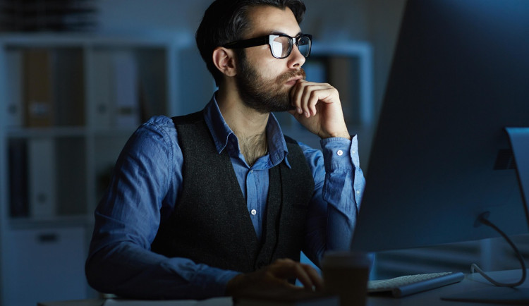 Průměrné mzdy ICT specialistů vzrostly na 99,8 tisíc korun, žen je 13 %