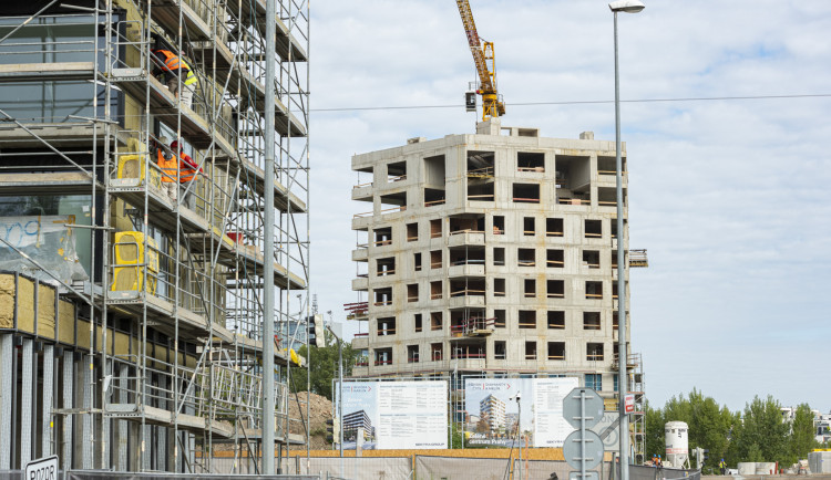 Praha zatím bydlení staví minimálně, má ale velké plány na tisíce bytů