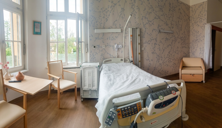 FOTO: Poslední dny s rodinou. Jičínská nemocnice otevřela nový pokoj