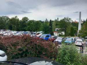 Parkování v Jihlavě XXXVIII.: Návštěvníci zoo mohou nechat své auto také v okolí