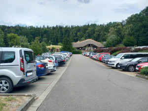 Parkování v Jihlavě XXXVIII.: Návštěvníci zoo mohou nechat své auto také v okolí