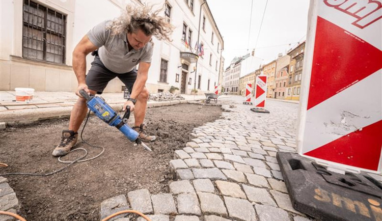 Rekonstrukce Křížové ulice pokračuje bez úplné uzavírky.