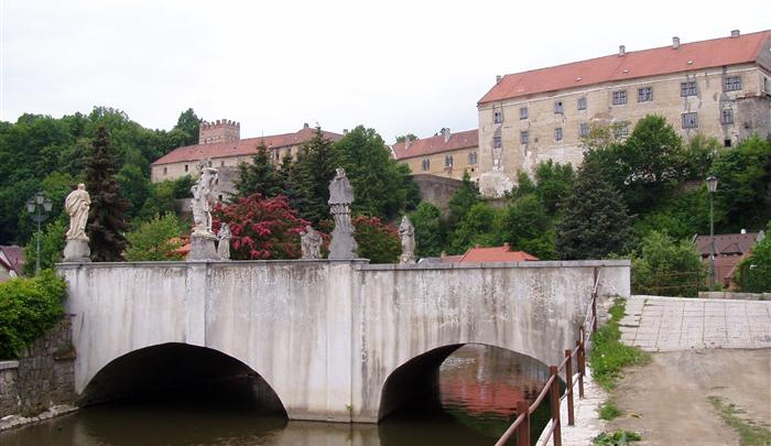 V Brtnici budou do října restaurované barokní sochy na silničním mostě