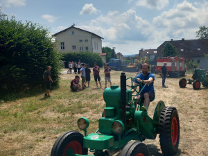 Na vlastní kůži: Řízení traktoru z roku 1939 není složité, je to čirá radost
