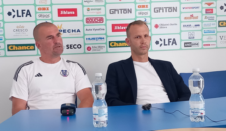 Chci vyhrát každý zápas, říká před novým ročníkem kouč FC Vysočina Marek Nikl (vlevo)