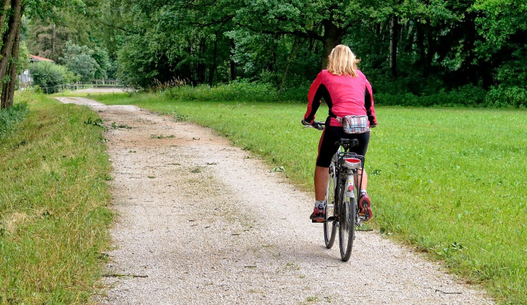 Cyklistku v Mikulově na Břeclavsku srazilo auto, na místě zemřela