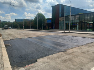FOTO: Při opravě průtahu stále fungují semafory a Citypark má parkování zadarmo