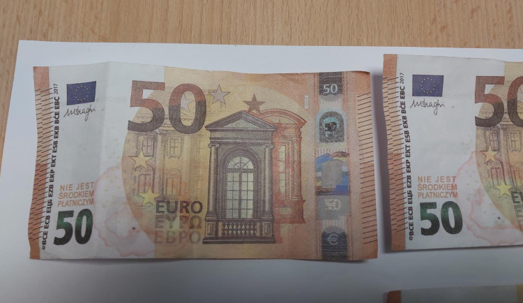 Na Trutnovsku kolují neplatné bankovky. Policie zahájila vyšetřování