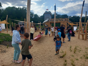 FOTO, VIDEO: Nové hřiště v Českém mlýně si oblíbili děti i jejich rodiče
