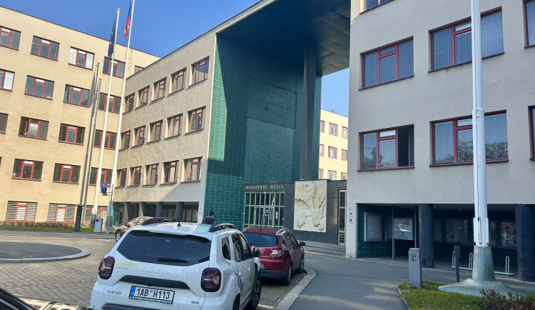 Podvod za 46 milionů: Policie vyloučila podíl úřednice