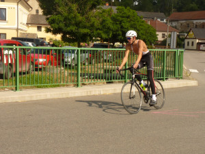 Dřevěný muž v Lukách nad Jihlavou měl rekordní účast, triatlon zvládlo přes 250 lidí