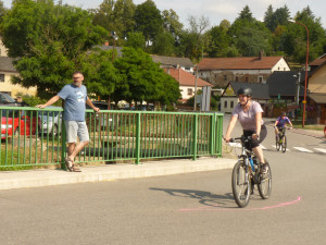 Dřevěný muž v Lukách nad Jihlavou měl rekordní účast, triatlon zvládlo přes 250 lidí