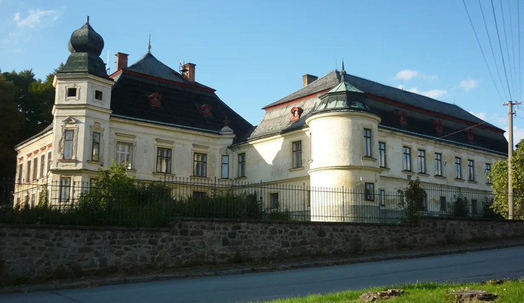 Větrný Jeníkov pracuje na studii opravy místního zámku, chce tam dělat svatby