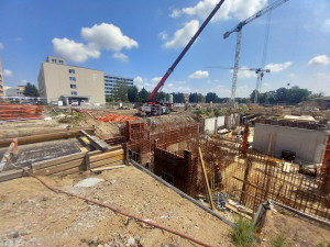 FOTO, VIDEO: Parkovací dům u jihlavské nemocnice může patřit mezi největší v Česku