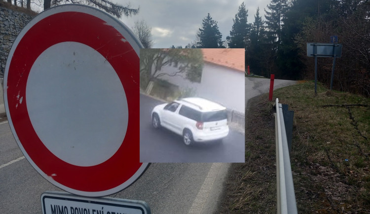 V Růžené projel řidič po nově položeném asfaltu. Vedení obce píše o čistém šílenství