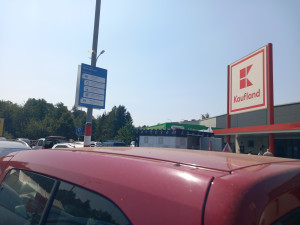 Parkování v Jihlavě XXXX.: U Kauflandu zdarma jen dvě hodiny, den je za 650 korun