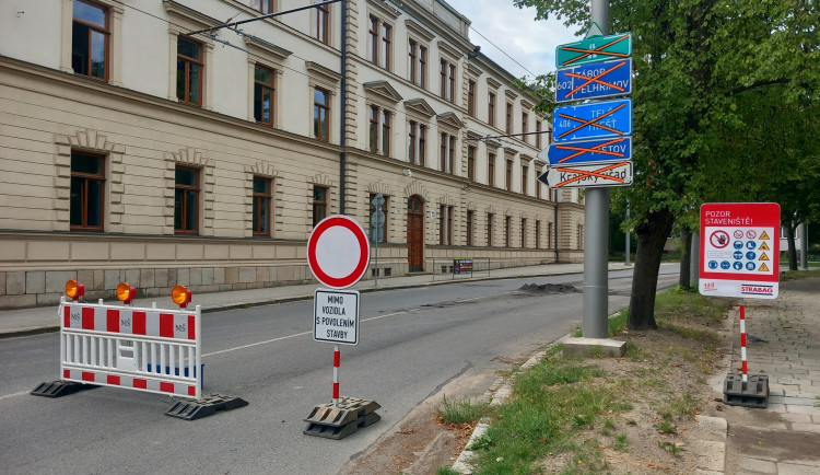 FOTO, VIDEO: Frekventovaná Žižkova ulice v Jihlavě ztichla, chystá se její oprava