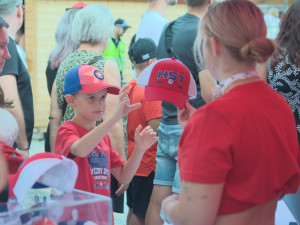 Otevření nového zimního stadionu v Třebíči: Plná hala tleskala hokejovým hvězdám