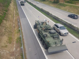 Průjezd konvoje americké armády