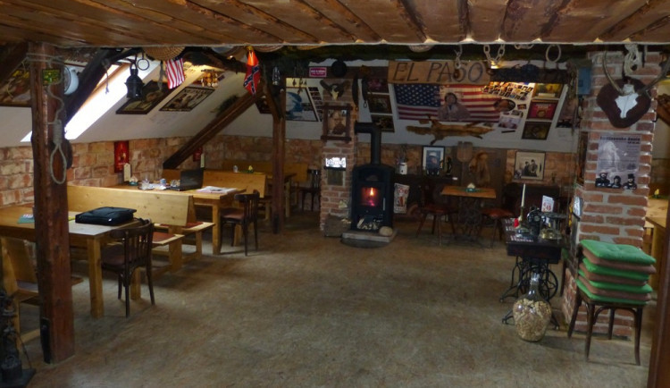 Interiér country hospody