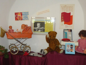 Výstava v Třešti: Mami, co jsi mi koupila?