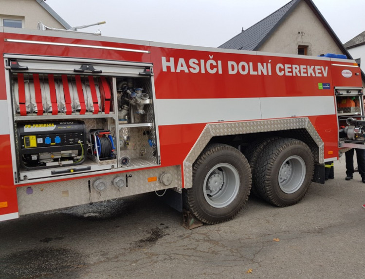 SDH Dolní Cerekev: Slavnostní předání zásahové repasované Tatry