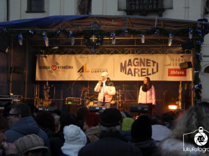 Jihlava zahájila advent rozsvícením vánočního stromečku na náměstí