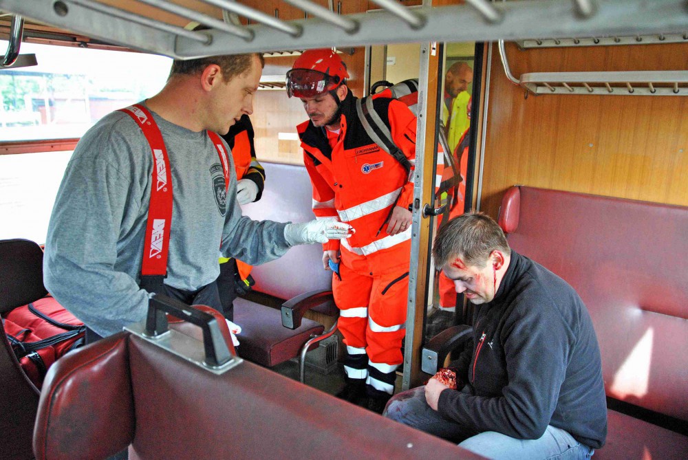 Práce porodní asistentky není cizí ani havlíčkobrodským hasičům