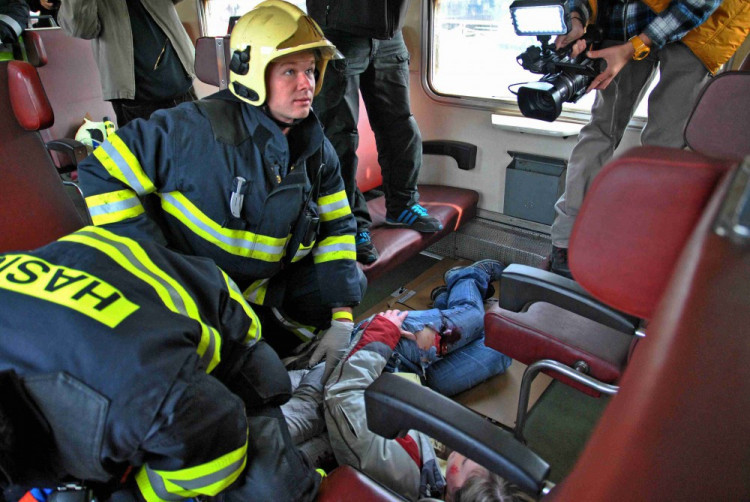 Práce porodní asistentky není cizí ani havlíčkobrodským hasičům