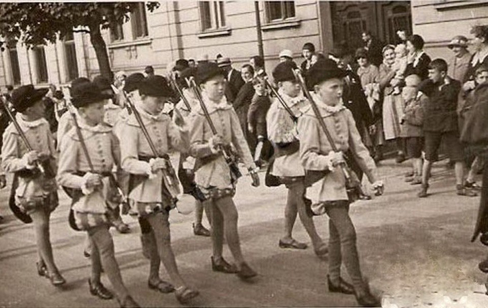Momentka z roku 1933