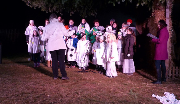 Rozsvícení vánočního stromečku v Cejli na Jihlavsku