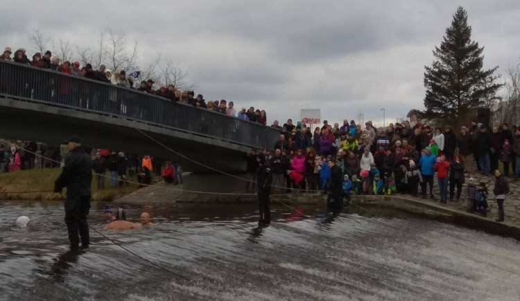 Novoroční koupání v Jihlavě 2018