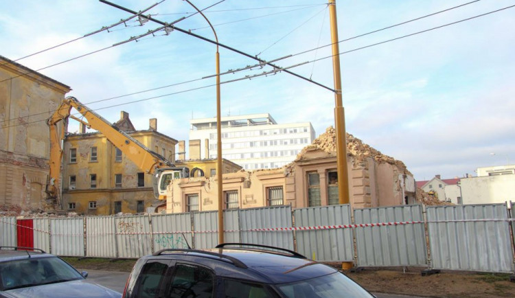 Demolice Štefánikových kasáren v Jihlavě