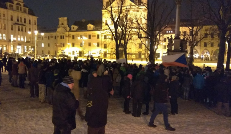 Demonstrace proti zvolení Zdeňka Ondráčka do čela komise pro GIBS