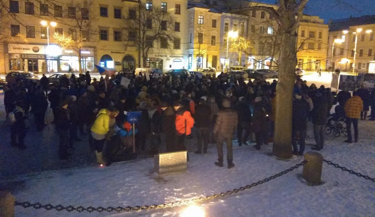 Demonstrace proti zvolení Zdeňka Ondráčka do čela komise pro GIBS
