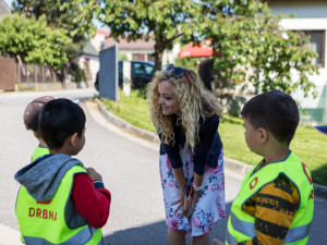 Drbna nadělila dětem ze školky U Dlouhé stěny
