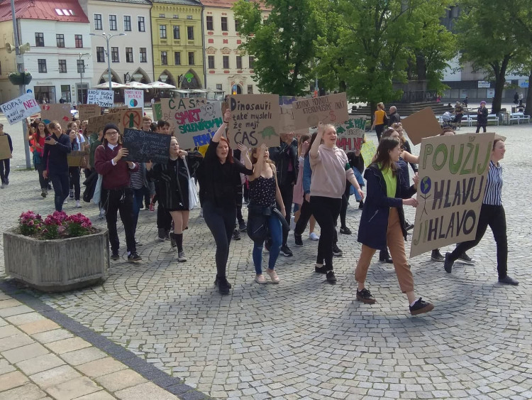Jihlavští studenti demonstrují za lepší ochranu klimatu