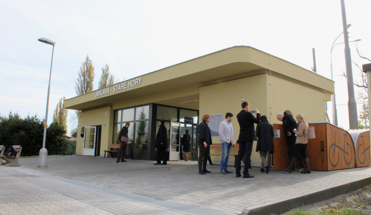 Jihlava má nový dopravní terminál Na Dolech
