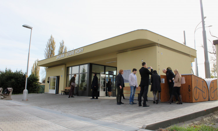 Jihlava má nový dopravní terminál Na Dolech