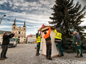 Z Masarykova náměstí mizí vánoční stromeček