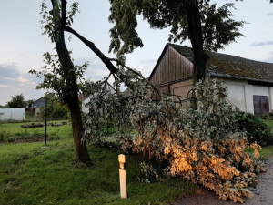 Hasiči opět bojovali s následky po bouřce