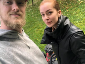 Kryštof Hrala s partnerkou