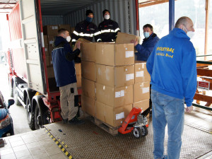 Jihlavská oblastní charita má naskladněno přes 15 tisíc roušek