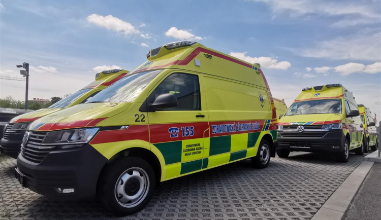 Krajští záchranáři mají osm nových sanitek